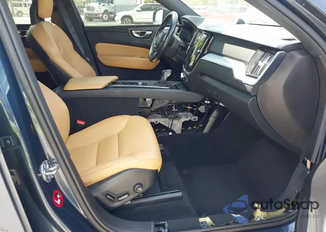 2018 Volvo Xc60 T6 Momentum z USA, uszkodzony, nr VIN YV4A22RK1J1084885